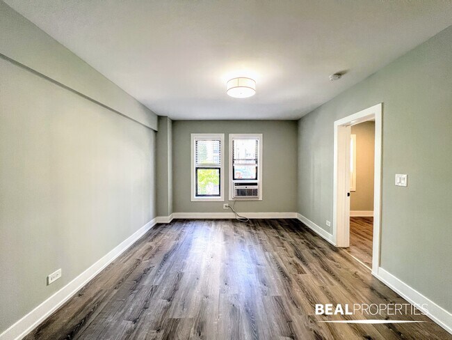 Primary Photo - 505 W Belmont Ave