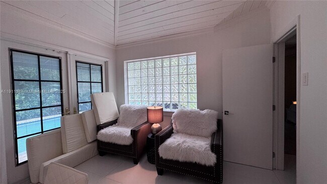 Building Photo - 1332 Van Buren St