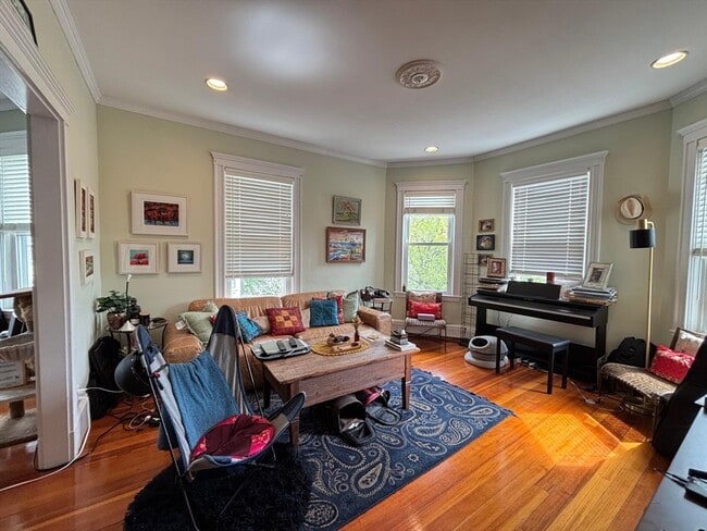 Building Photo - 12 White Ave