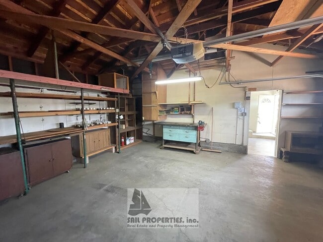 Building Photo - 1440 E Rose Ave