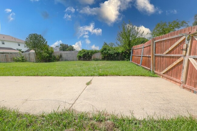 Building Photo - 815 Valleycreek Rd