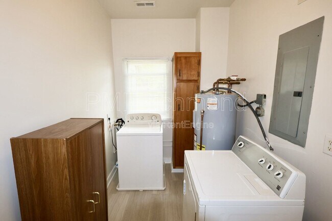 Building Photo - 5913 Osoge Rd