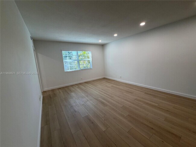 Building Photo - 2426 SE 17th St