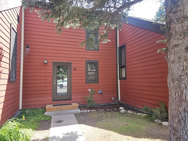 Building Photo - 1040 Smith Ln