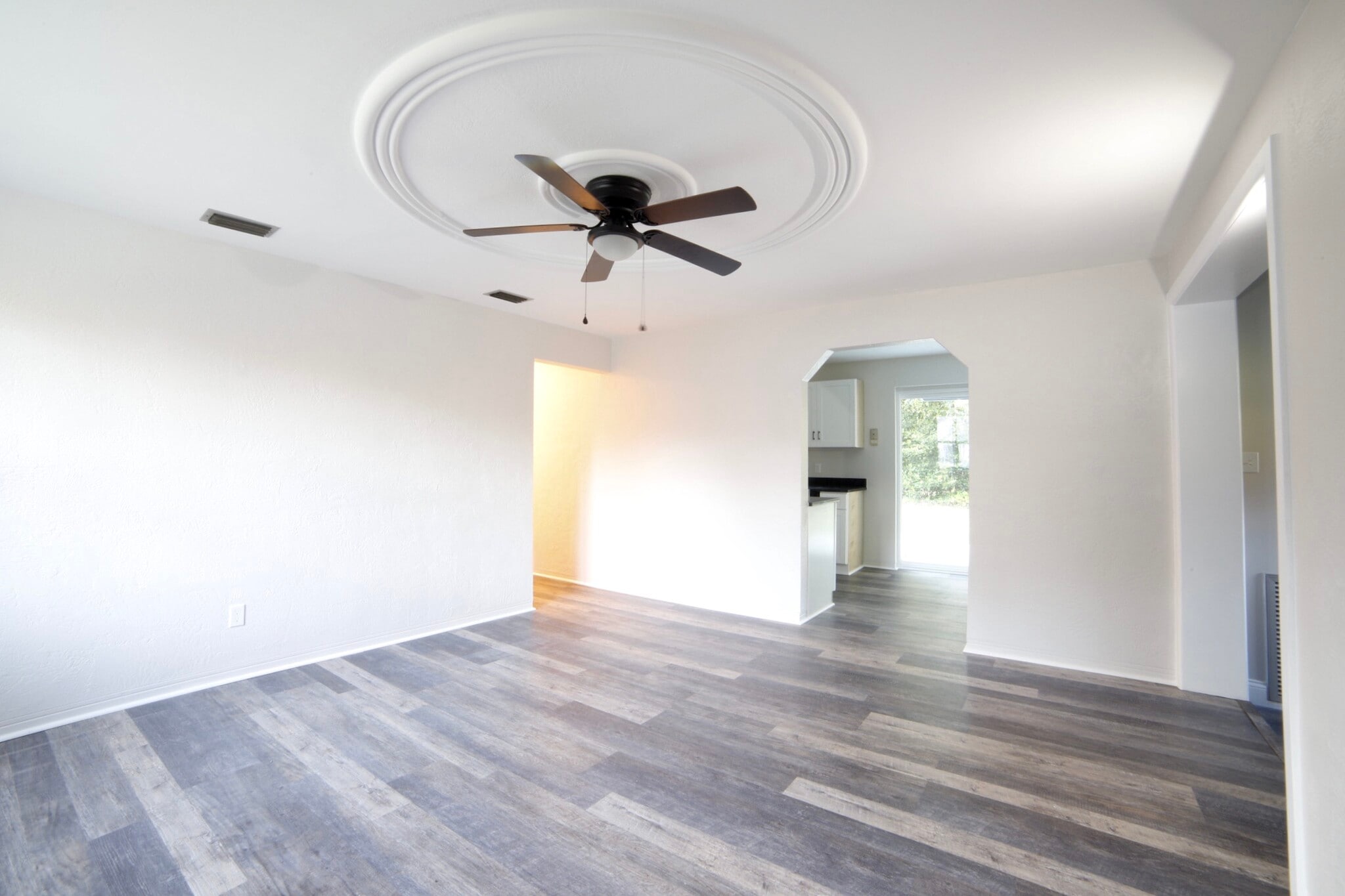 Livingroom - 113 Astor St