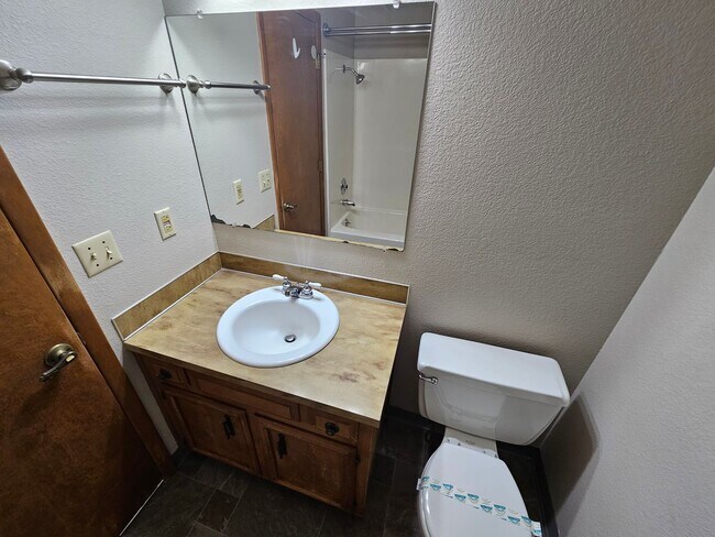 Building Photo - 855 Fran St SE