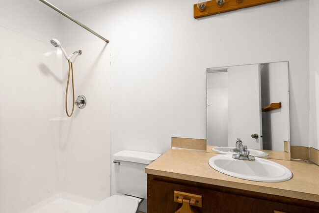 Building Photo - CHARMING HAYHURST 3 BEDROOMS, 2 BATH HOME