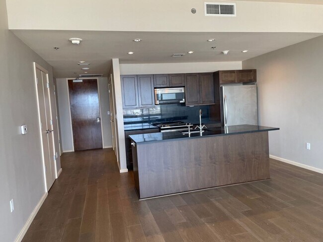 Building Photo - River Market Tower - Unit 1302