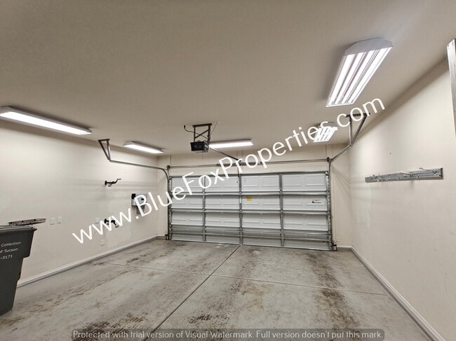 Building Photo - 11007 E White Sage Dr