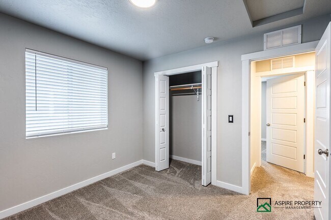 Building Photo - Upgraded 4 bed 3 bath home