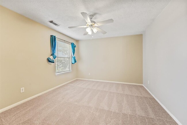 Building Photo - 17827 Scenic Oaks Dr