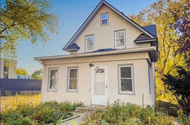 Building Photo - 1345 Arkwright St N