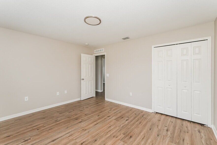 Building Photo - 939 Brenton Leaf Dr