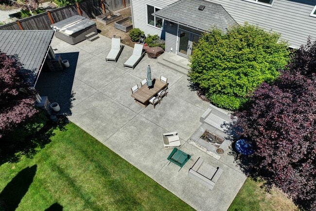 Building Photo - 5Bd/4.5Ba Sammamish Home