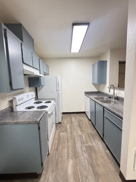 Building Photo - Fairview Oaks Woods