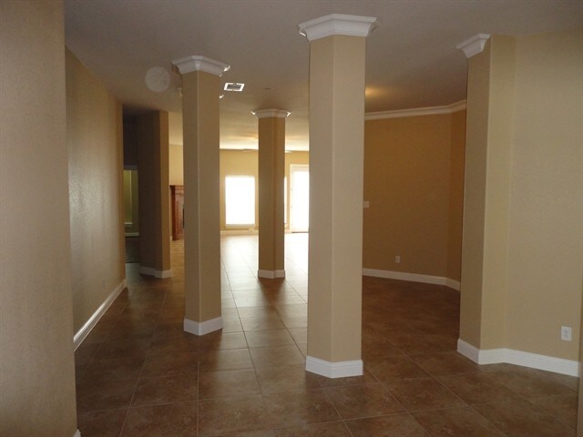 Building Photo - 9546 Lance Dr