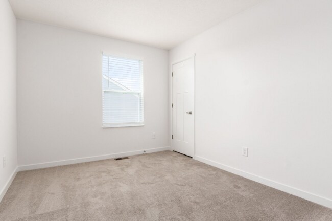 Building Photo - 724 Herd Ave
