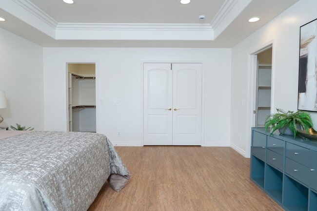 Building Photo - BEAUTIFUL 4 BED 3 BATH UNIT!!!!!