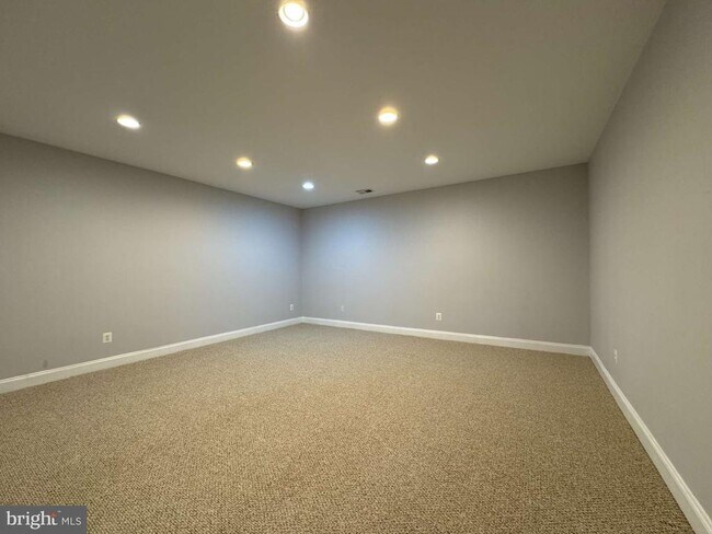 Building Photo - 13868 Piedmont Vista Dr