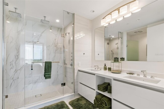 Building Photo - 400 Central Ave