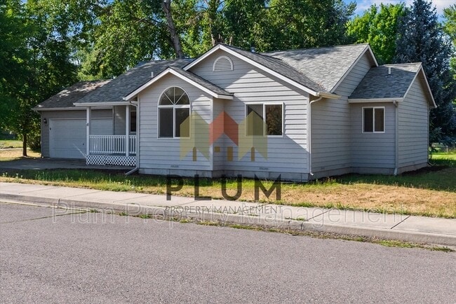 Building Photo - 5449 Golf Dr