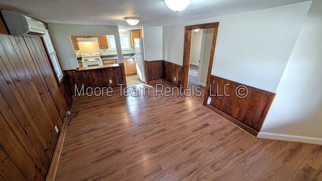 Building Photo - 522 3rd Ave W