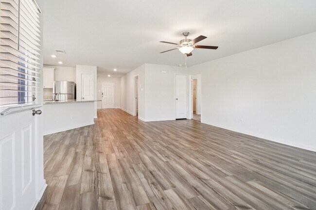 Building Photo - 3909 Crown Ct