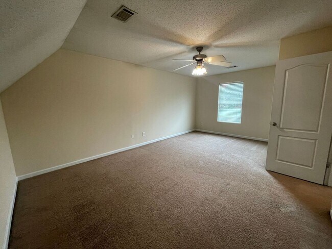 Building Photo - PRE-LEASING FOR AUGUST 2025!  1/2 OFF SECU...