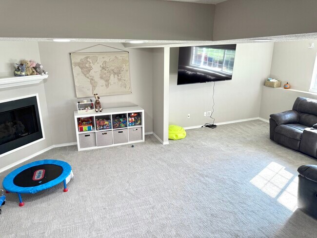 Building Photo - 421 Stoney Point Cir