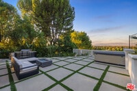 Building Photo - 16725 Oak View Dr