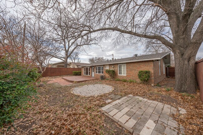 Building Photo - 821 Fontana Ave