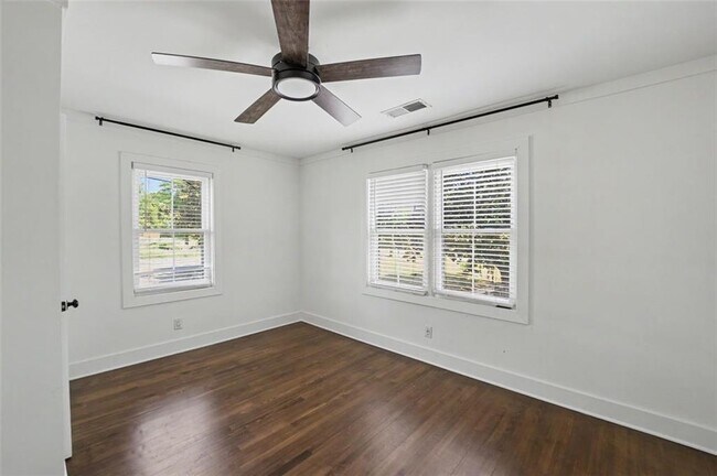 Building Photo - 2352 2nd Ave