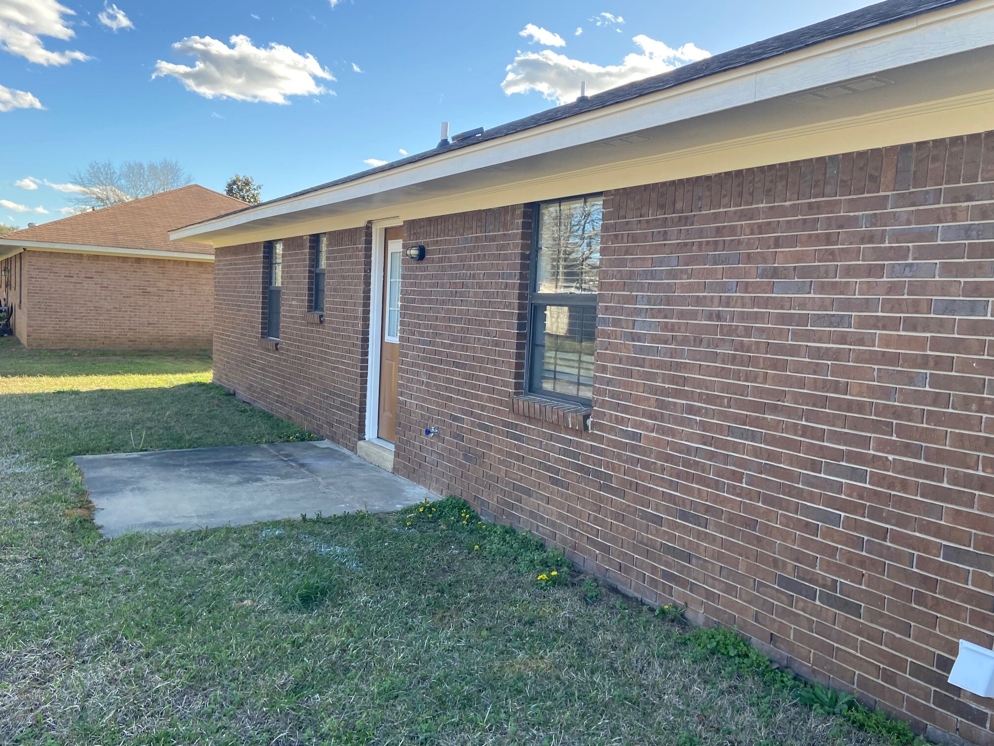 Back of Home - 100 Belle Cir