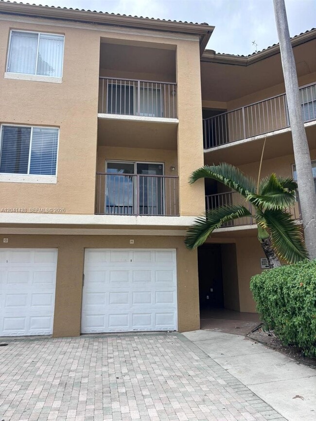 Building Photo - 761 N Pine Island Rd