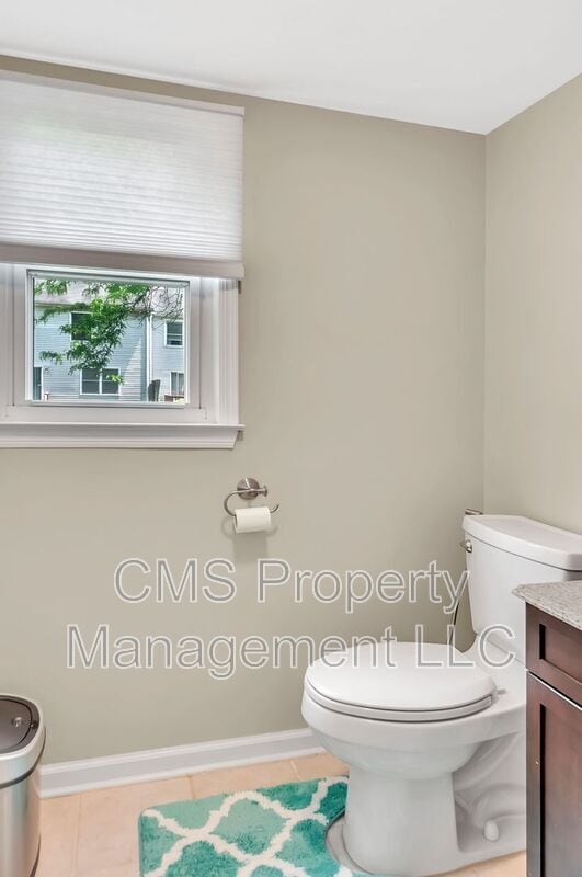 Building Photo - 22 Hickory Ct