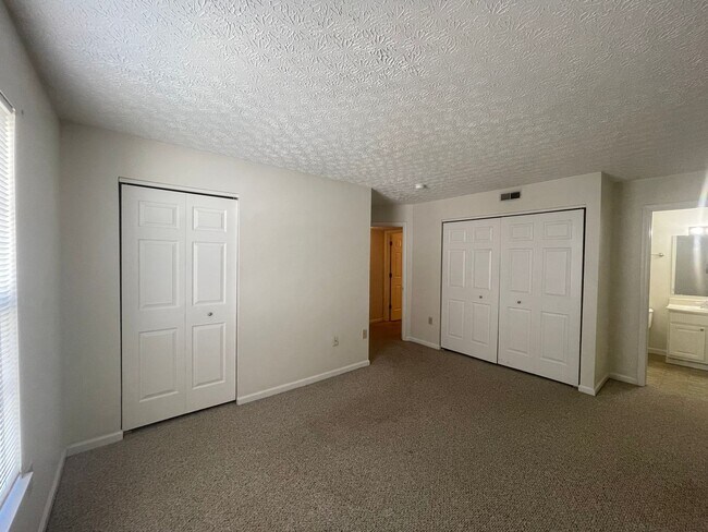 Building Photo - 5566 Garden Ridge