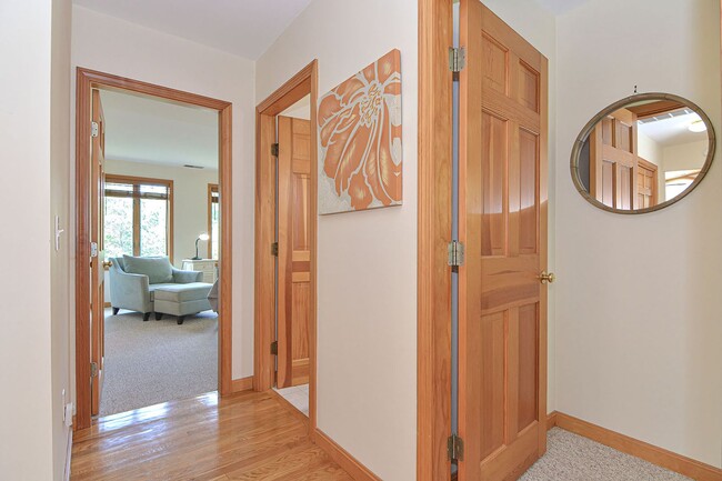 Building Photo - Winter Rental: Wingaerchic (Dog-friendly!)