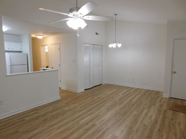 Building Photo - 1522 College Way