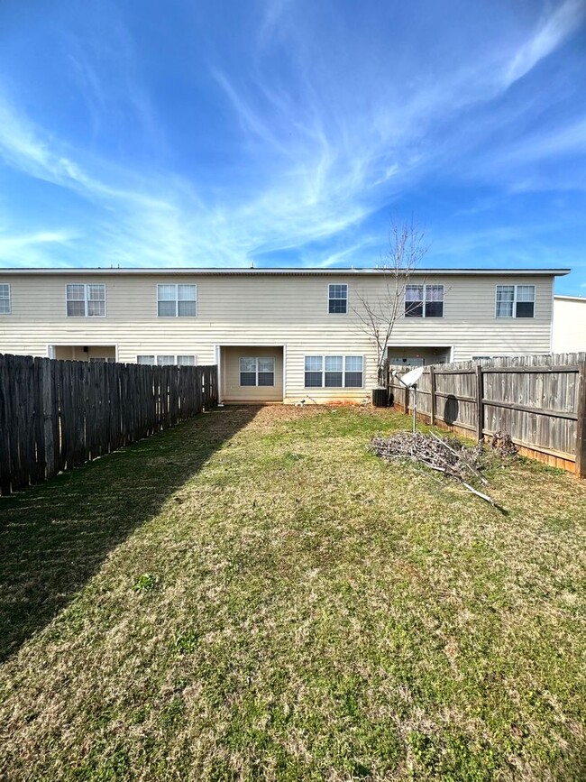 Building Photo - 11 Courtyard Way