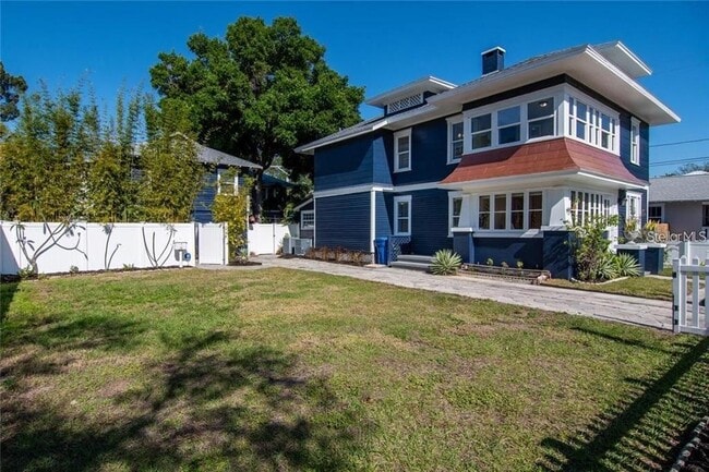 Building Photo - 614 8th St N