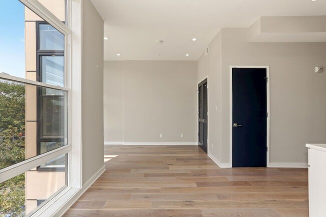 Building Photo - Available Now! Recent build! Professionally Managed// 2 bedroom 2 bathroom Luxury Condo// Petworth!