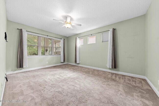 Building Photo - 7851 Heather Lake Ct E