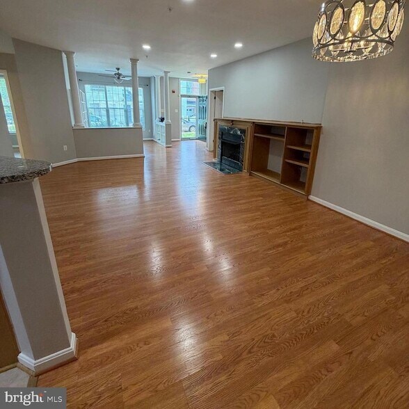 Building Photo - 10730 Symphony Way