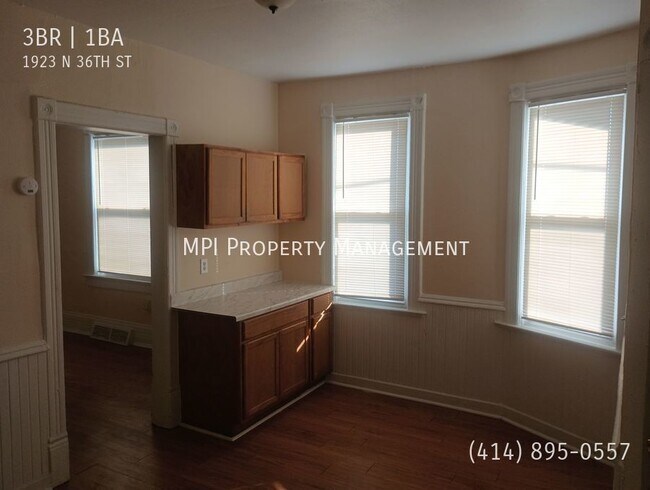 Building Photo - 1923 N 36th Street 4BR Upper