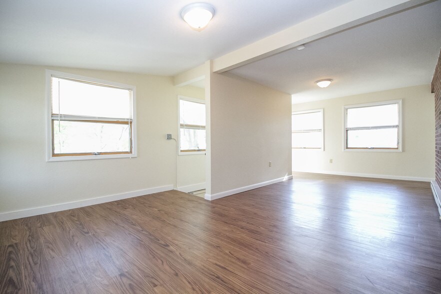 Building Photo - 2943 Escott Ave