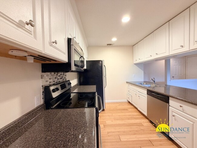 Building Photo - Charming 2 Bedroom Unit in Fort Walton Beach!