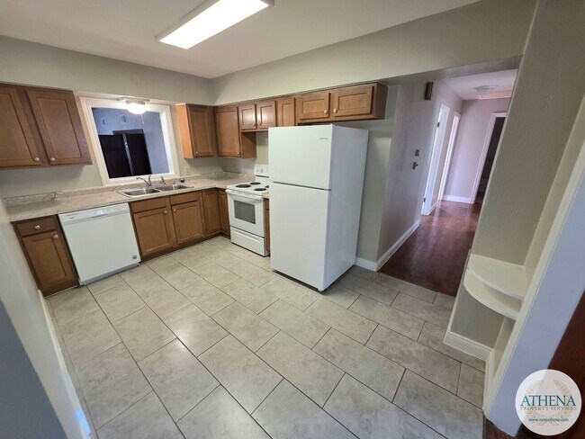 Building Photo - 3 Bedroom / 2 Bath House - NEAR CAPAHA PARK