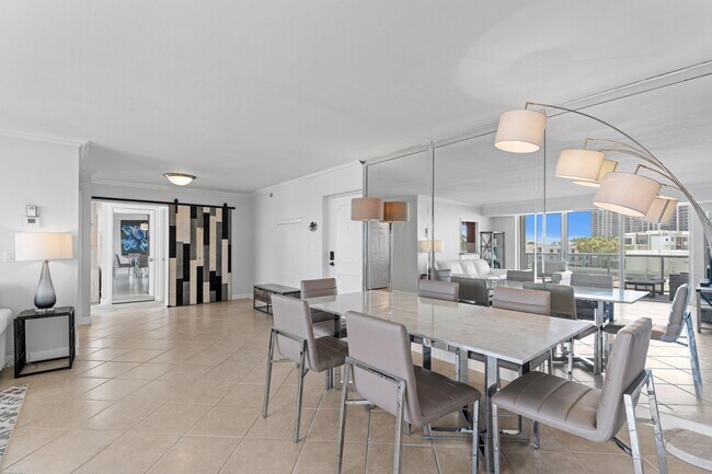 Building Photo - 2841 N Ocean Blvd