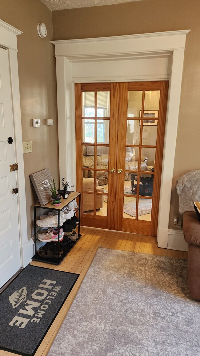 Building Photo - 1410 Breda Ave