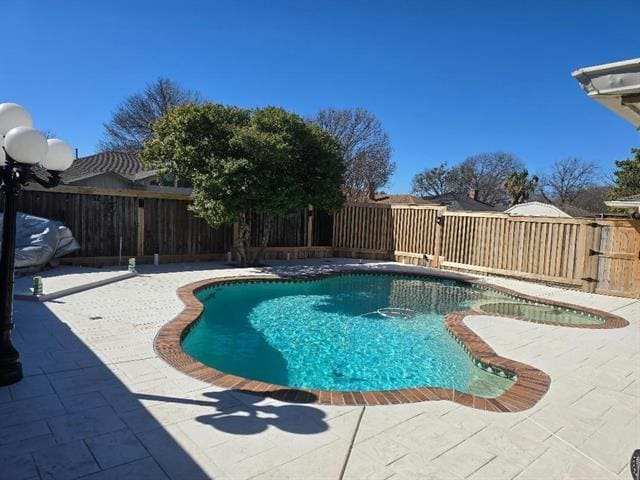 Building Photo - 2004 Cherbourg Dr